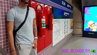 MACHO SAFADO SE EXITA NA ESTAÇÃO DE METR0 E SE ALIVIA COM A PUTA OFERECIDA ( COMPLETO NO RED E SUBSCRIÇÃO)